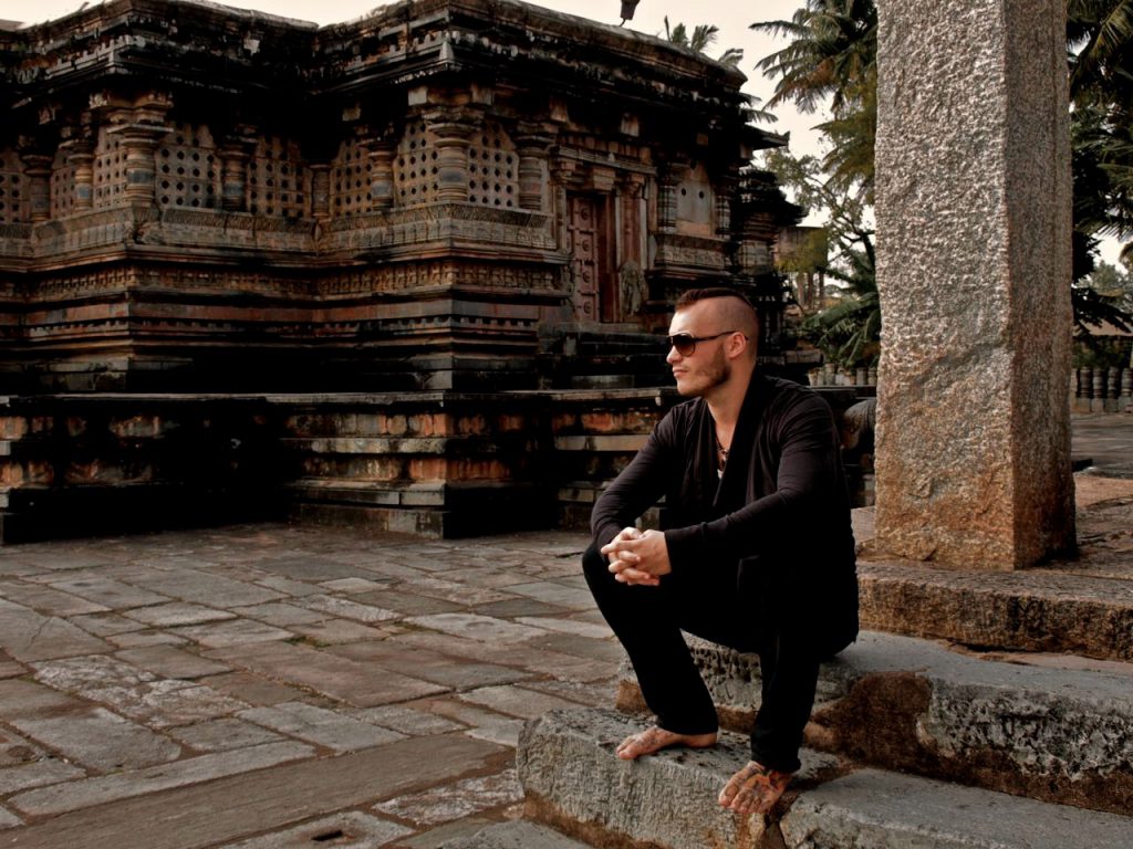 Hanumantra Blackwork Tattoo UN1TY living inspired -11