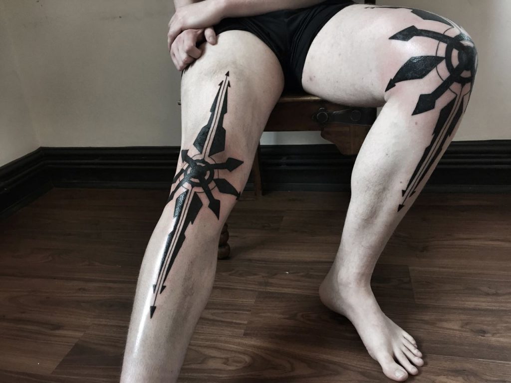 Hanumantra Blackwork bold strong knee tattoo un1ty uk tattooist8